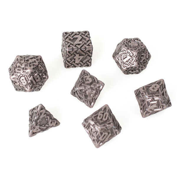 Lot de 7 dés en métal – Interlace nickel